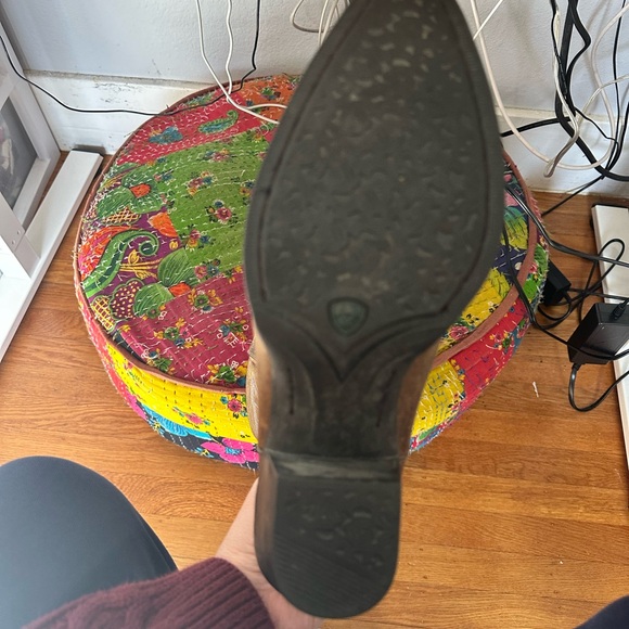 Ariat “Gently Used” Ladies Cowboy Boots - Picture 2 of 3